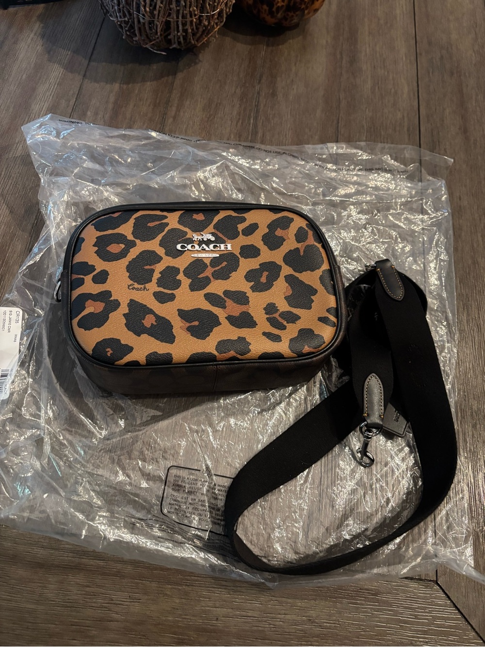 Beautiful Coach crossbody LEOPARD ✨
